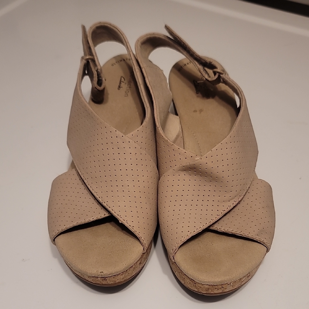 Clark's Women's Beige Wedge Sandals 10 Like New